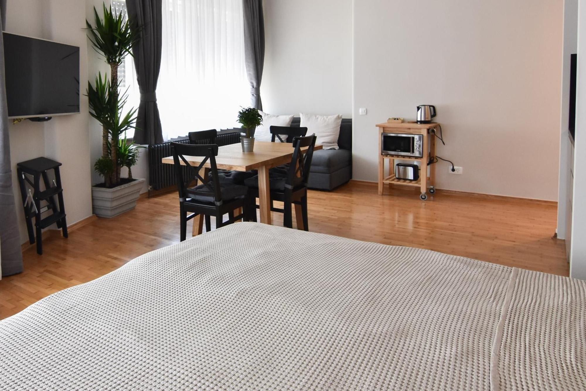 Karlo Main Square Apartment