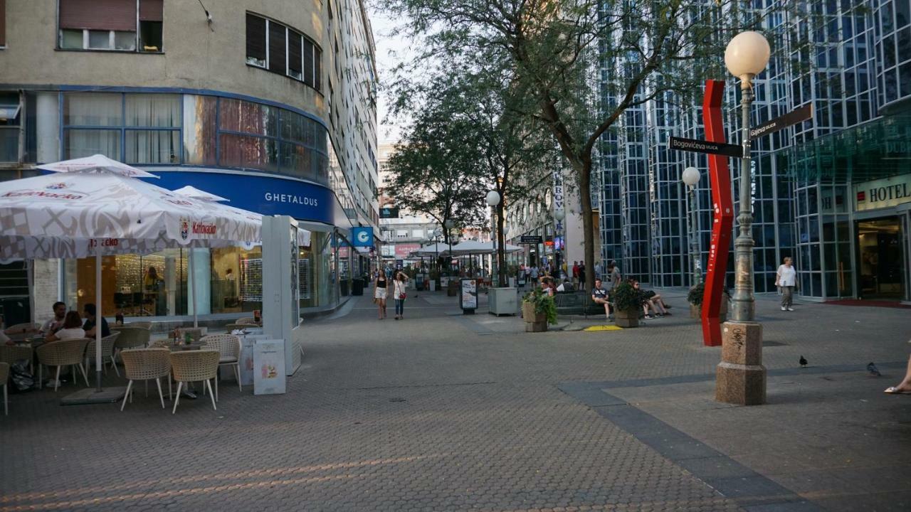 Karlo Main Square Apartment *